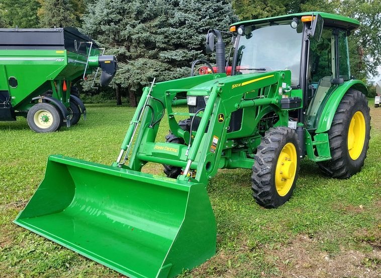 2015 John Deere 5075E MFWD tractor