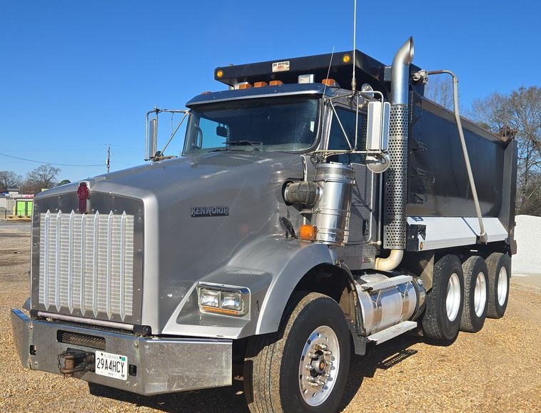 2015 Kenworth T800 dump truck