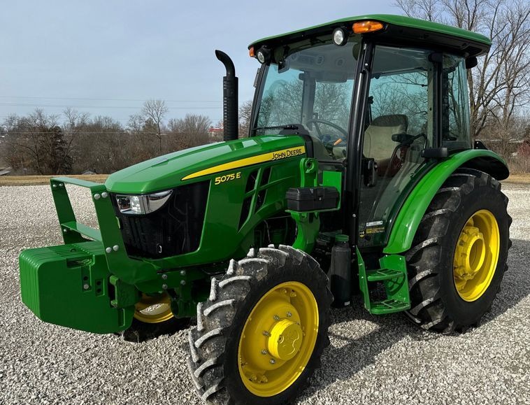 2022 John Deere 5075E MFWD tractor